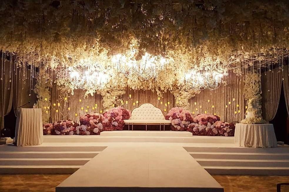 Quiet moment in a palatial wedding hall